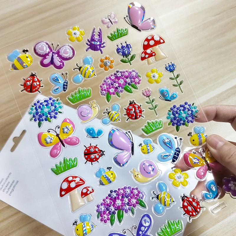 Planche créative d’autocollants blister personnalisés représentant des fleurs et des insectes