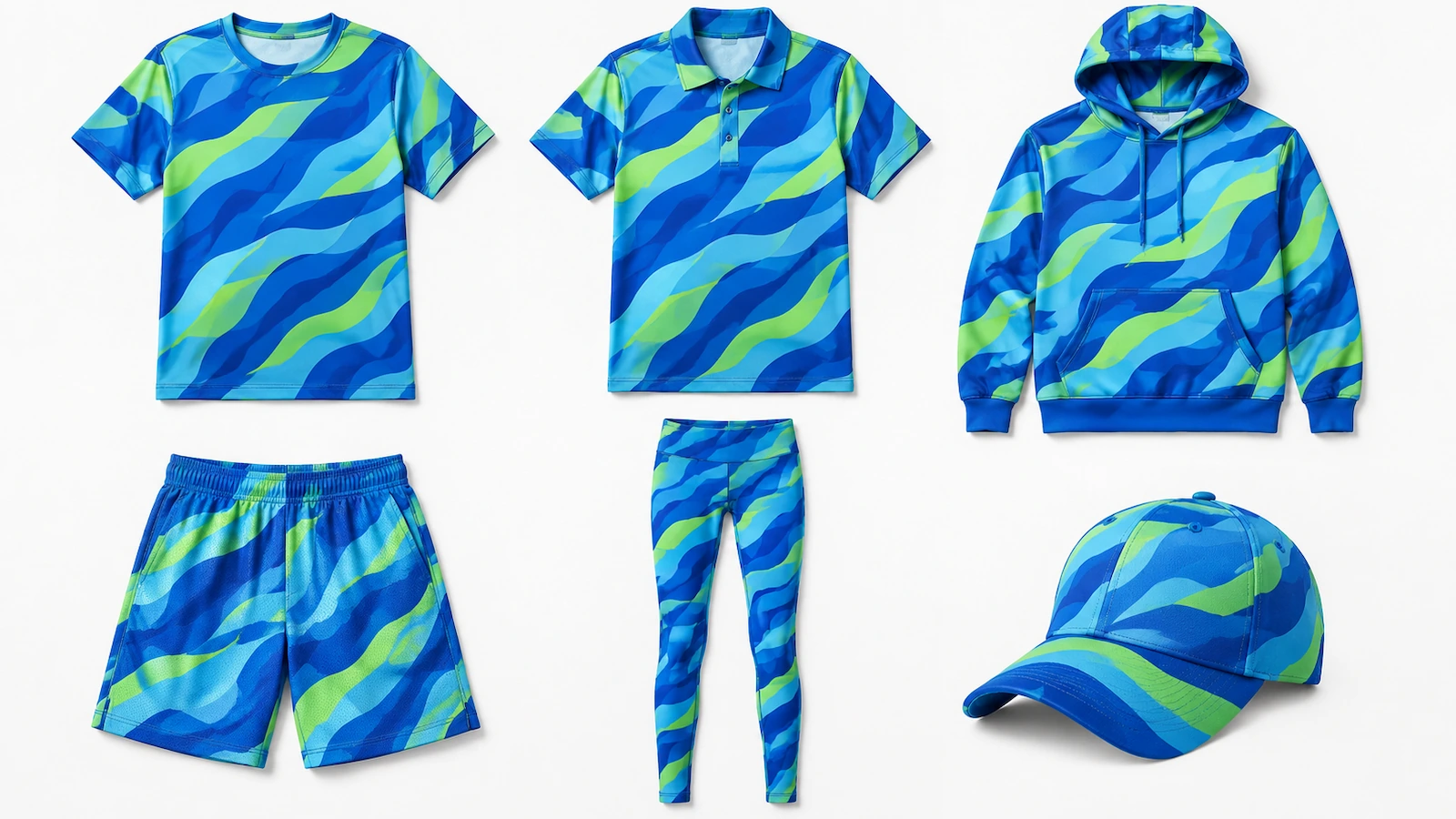 Gamme coordonnée de vêtements sublimés posée à plat : maillot, polo, sweat à capuche, short, leggings et casquette partageant un même motif de couleurs abstrait