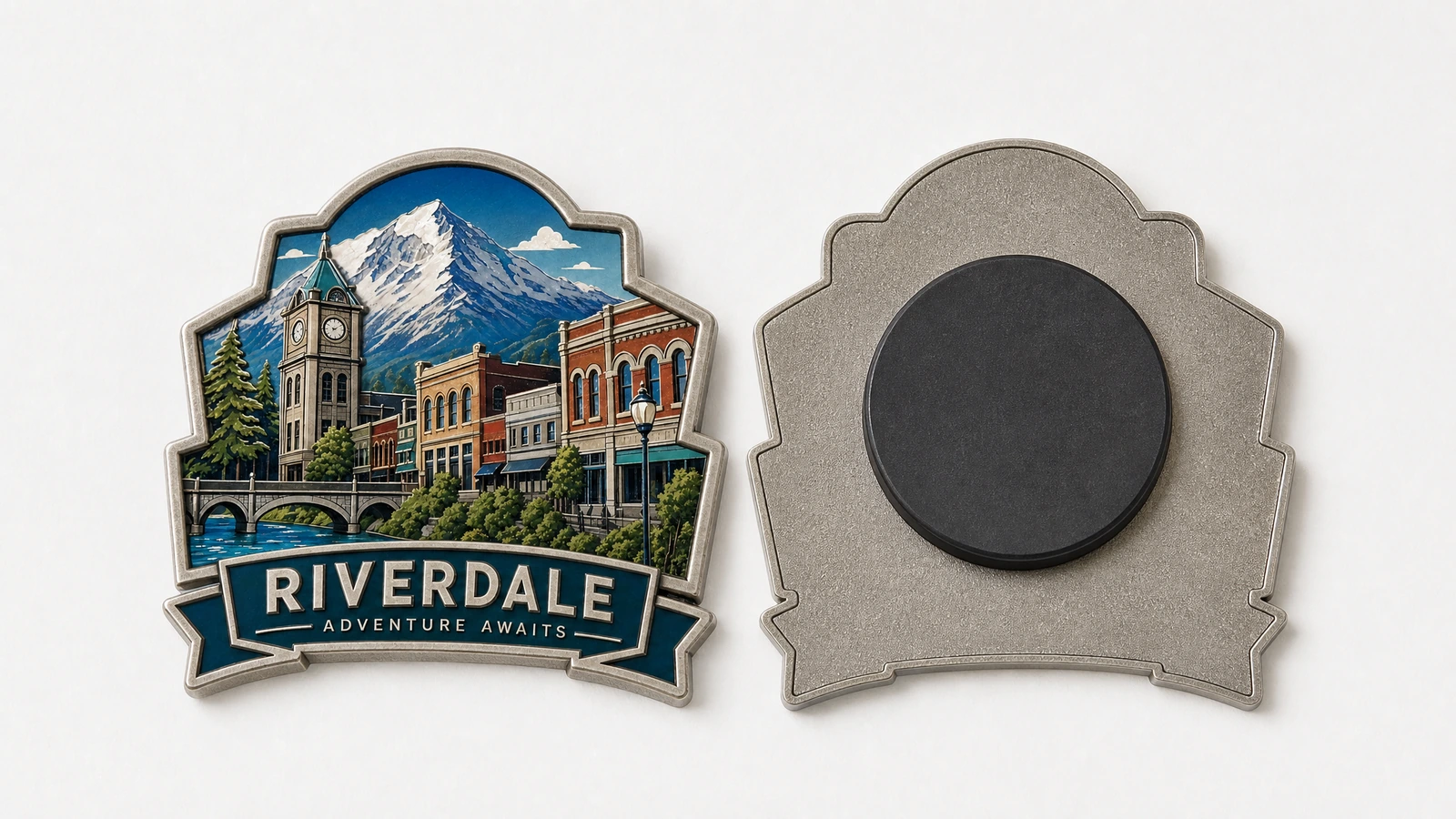 Face et revers de l'aimant souvenir Aimant Riverdale illustratif, face avant, à côté d'un revers couleur métal avec un aimant rond noir