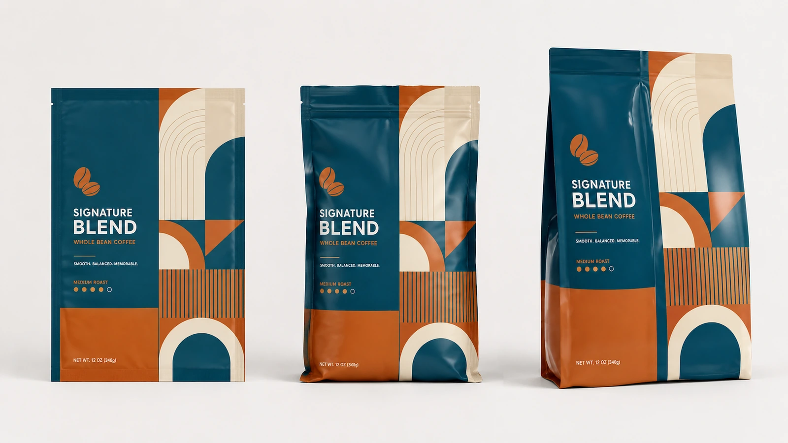 Trois profils d'échantillons d'emballage à café aux motifs géométriques assortis
