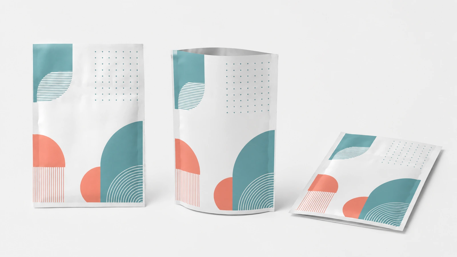Vues d'échantillons de sachets géométriques Vues à plat, ouvertes et posées de sachets plats aux visuels géométriques assortis