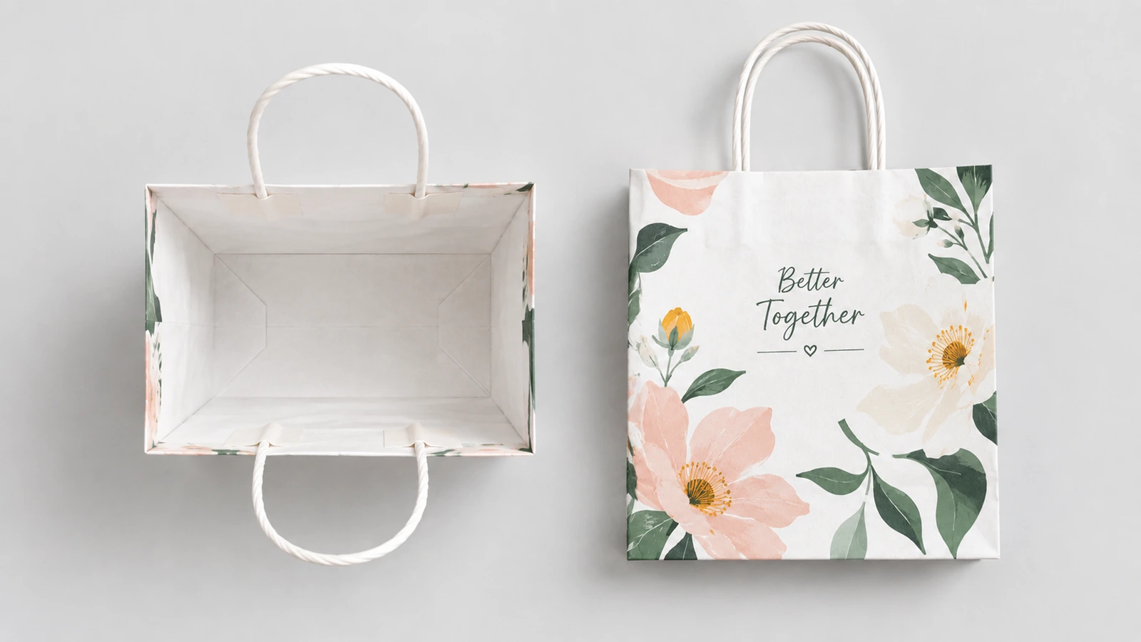 Vues ouverte et debout d’un sac floral blanc avec anses torsadées et lettrage « Better Together »